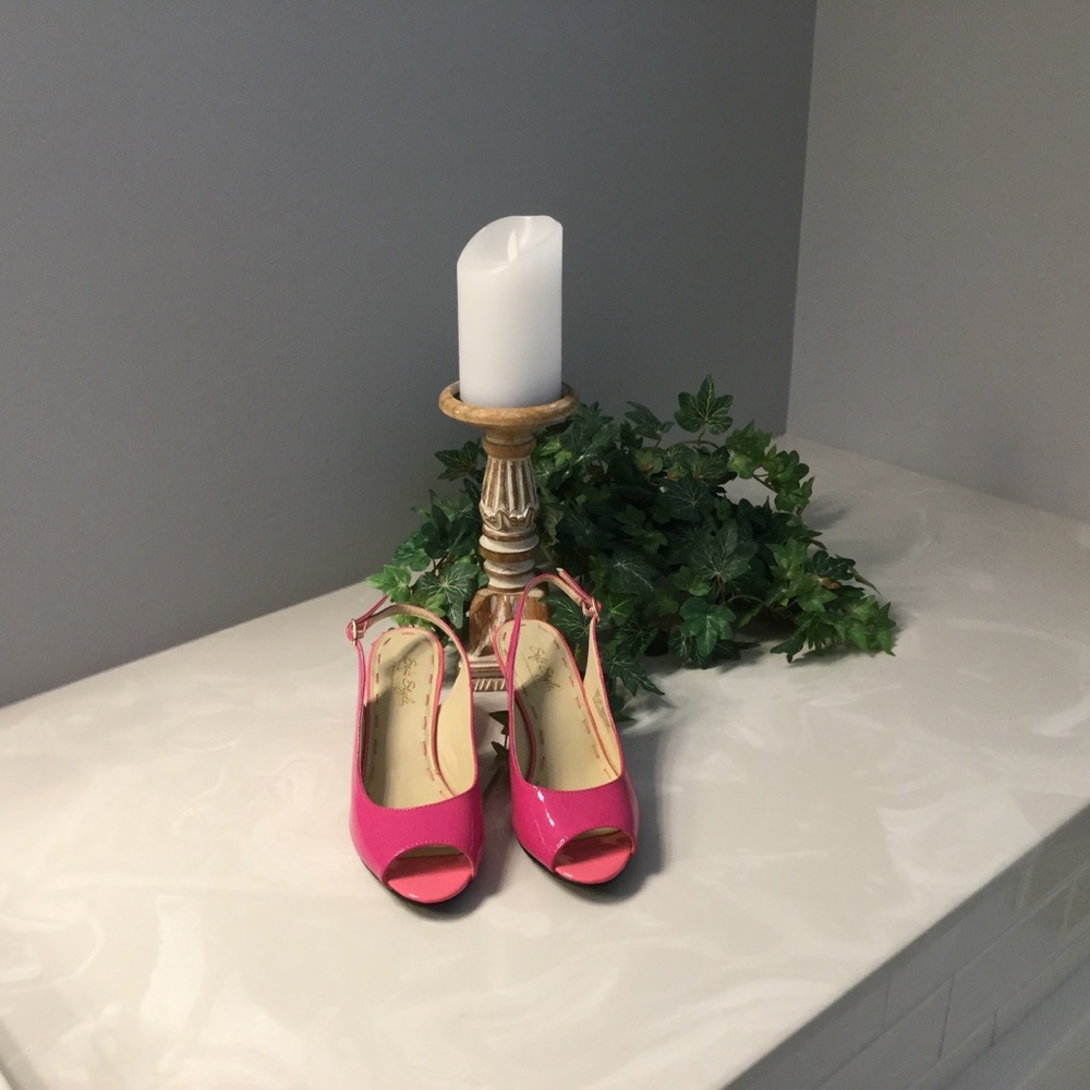 Heeled shoes